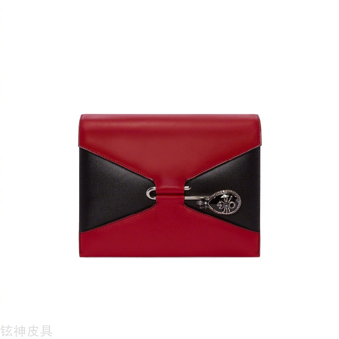 Alexander McQueen简约的信封包