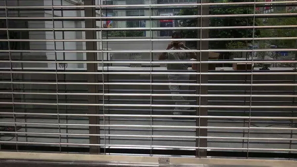 不锈铁通花卷闸门4