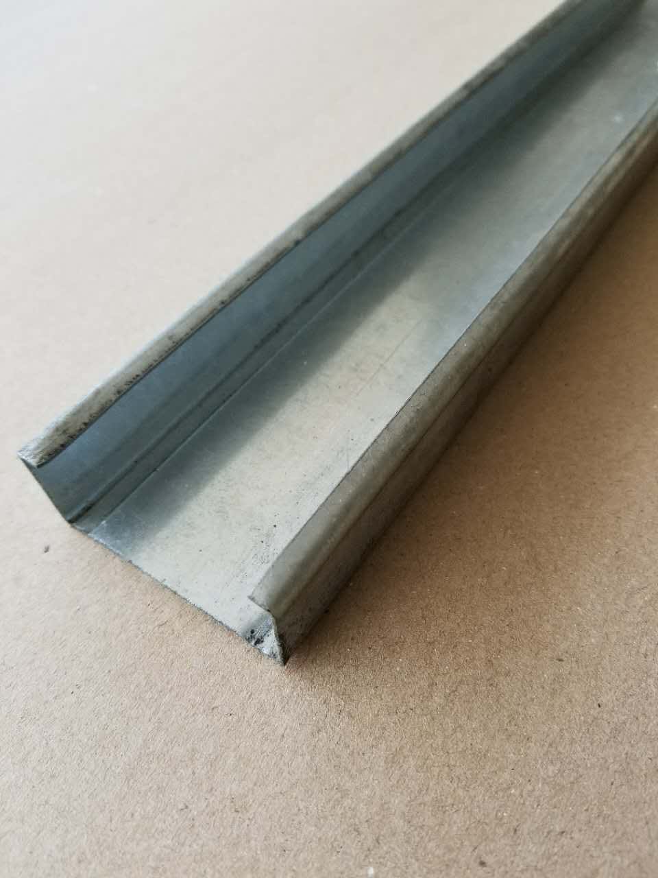 ”领泰“品牌轻钢龙骨