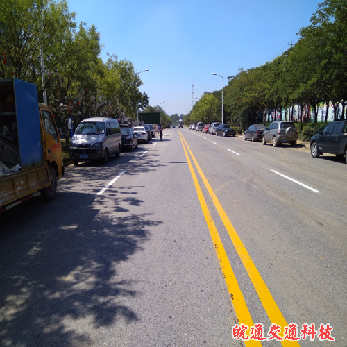 祥生小區(qū)門(mén)前道路劃線