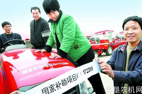 玛纳斯县农机补贴新政助菇农增收