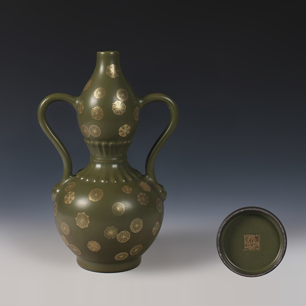 【清乾隆】茶叶末釉描金如意绶带耳葫芦瓶