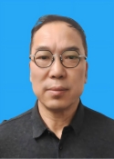 主  任