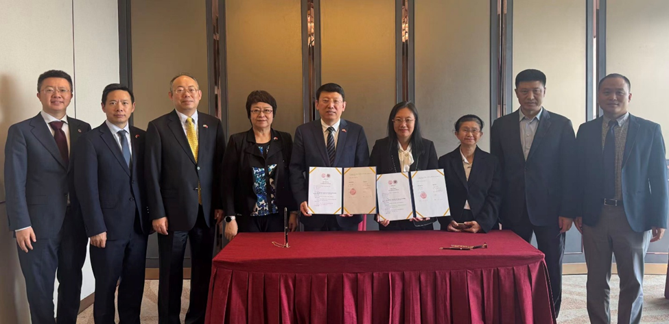 中国政法大学姜泽廷主席一行莅临访问泰国华文教师公会并签署合作备忘录