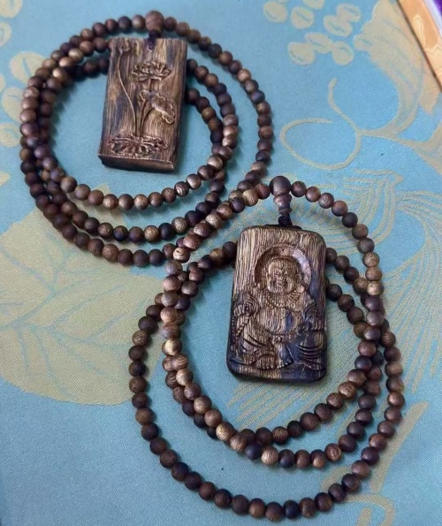 嫁接奇楠沉香佛牌雕刻 嫁接奇楠沉香佛牌雕刻