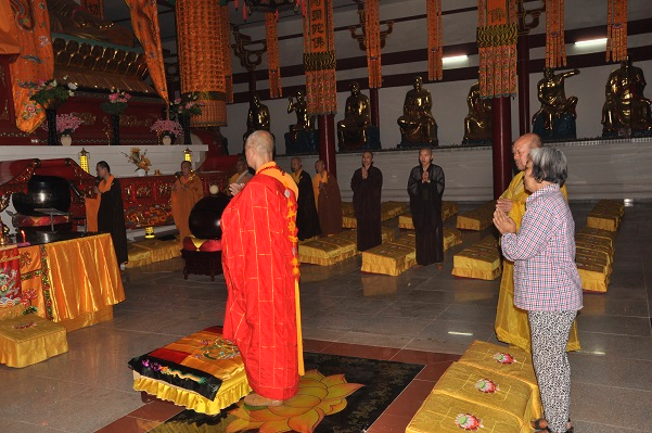 古灵泉寺方丈上坚下光法师八月初十主法普佛