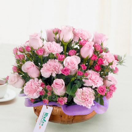 粉玫瑰混搭花篮