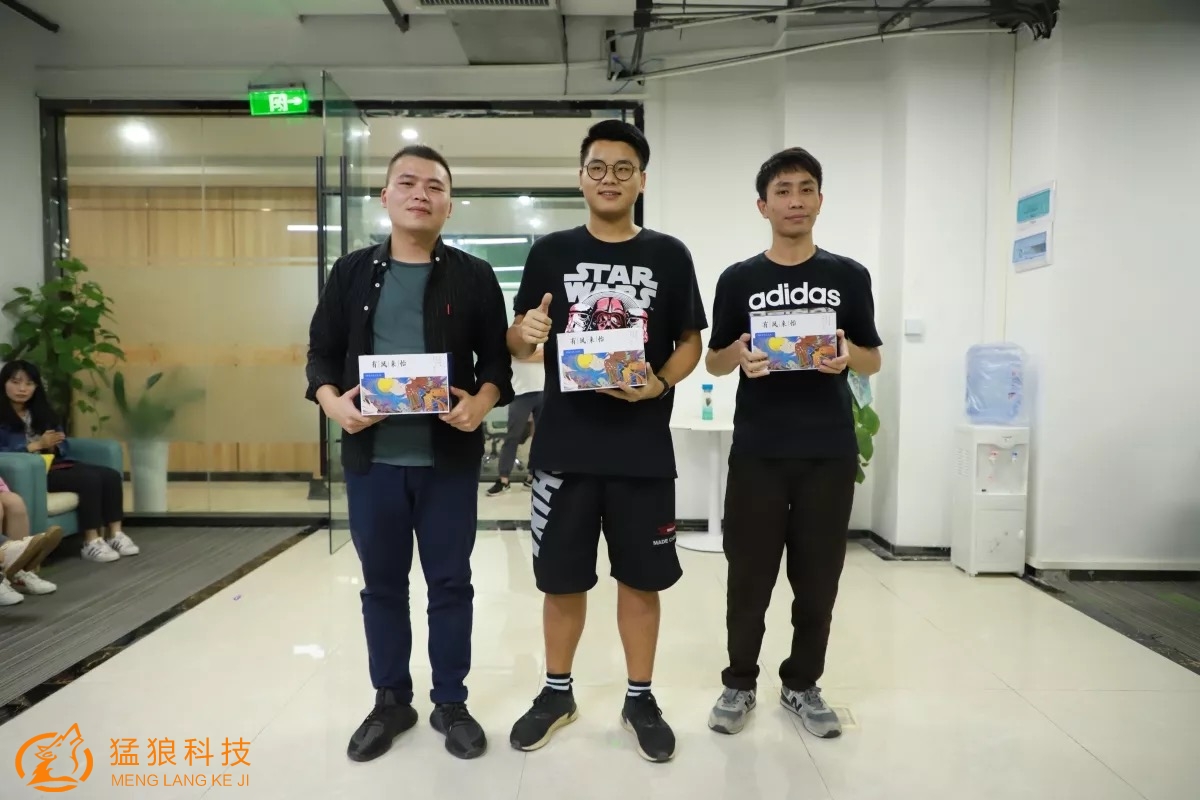 活动领奖小伙伴