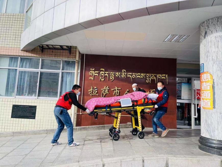 拉萨患者转院转运，把专业带向高原地区