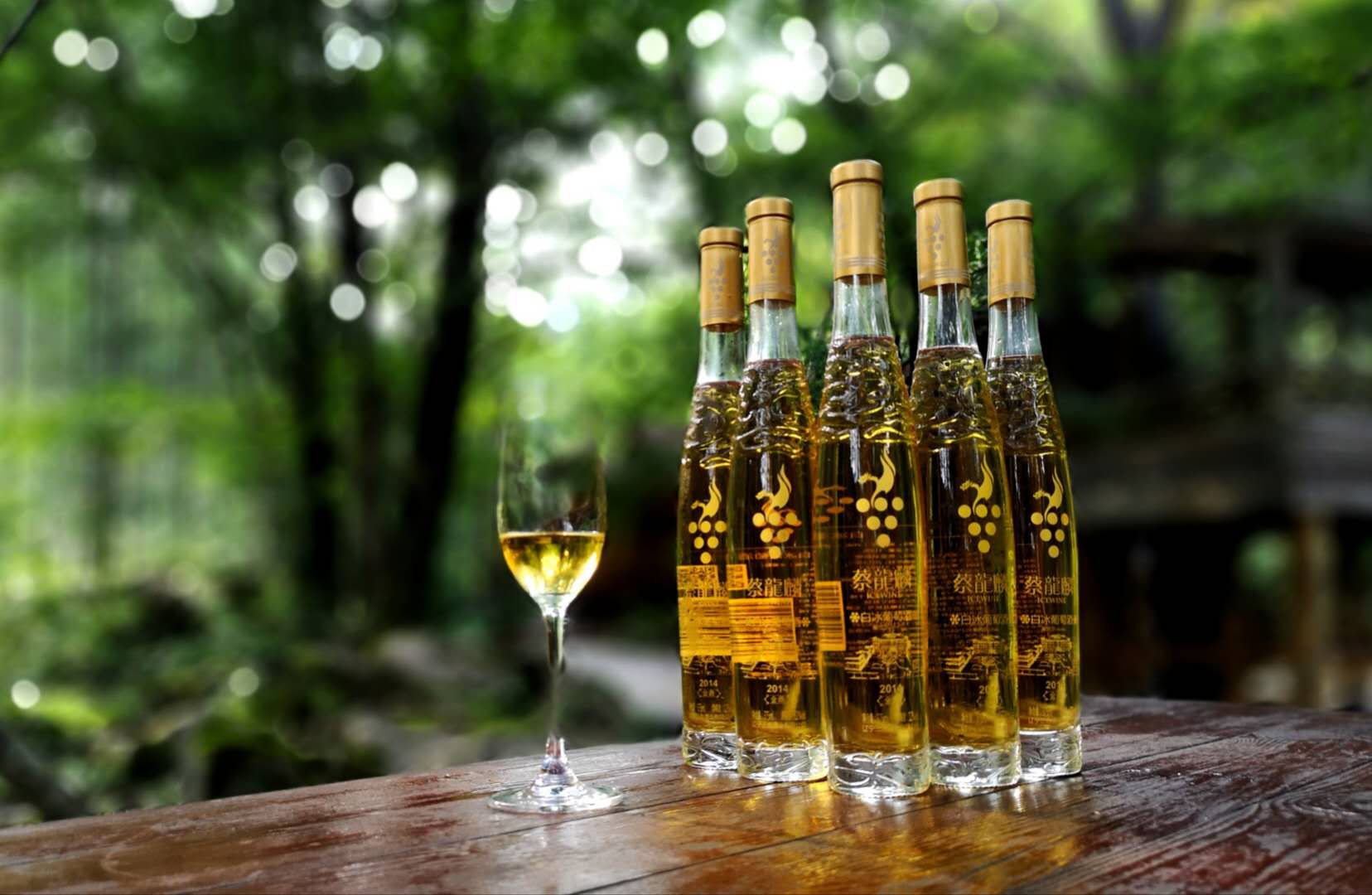 蔡龙麟白冰葡萄酒