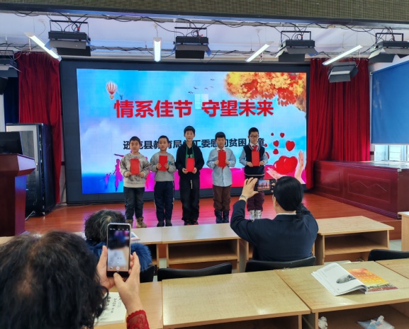 20250122100413_58102.jpg 教育关工委慰问留守困境学生.jpg